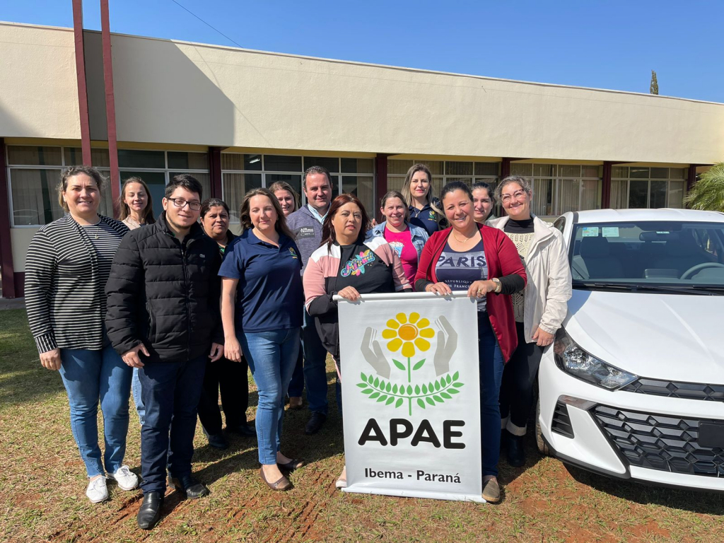 O Governo Municipal de Ibema realizou entrega simbólica de veículo para a APAE - Associação de Pais e Amigos dos Excepcionais de Ibema/PR