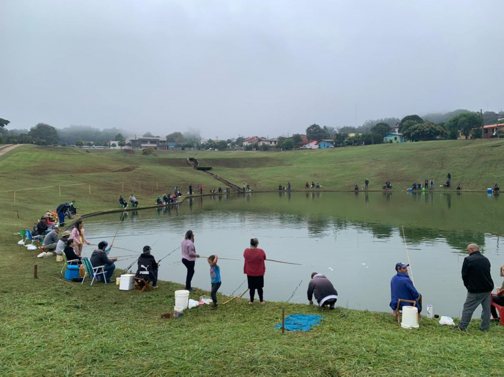 Pescaria Ibema 2022: Famílias Ibemenses desfrutam de dia de pesca no lago municipal
