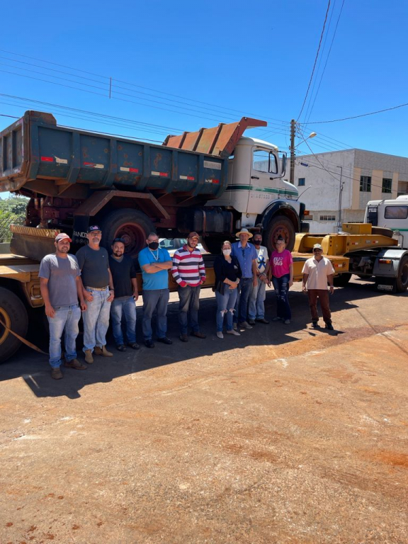 A prefeitura de Ibema recebeu nesta quinta-feira (09) a doação de um caminhão basculante que fará parte da frota do município